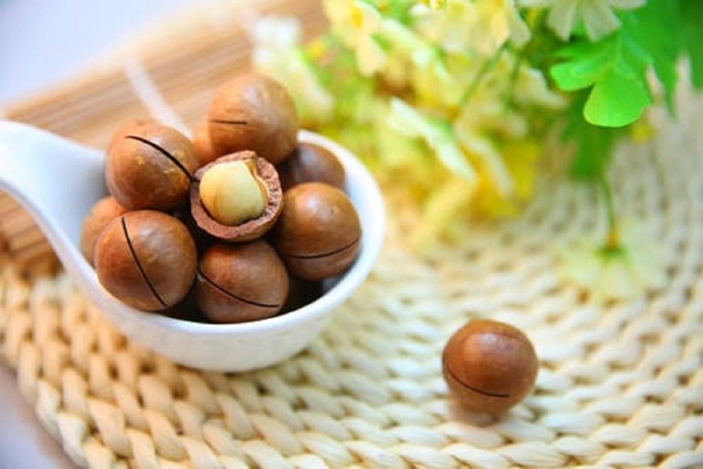 macadamia nuts in bowl on wicker mat