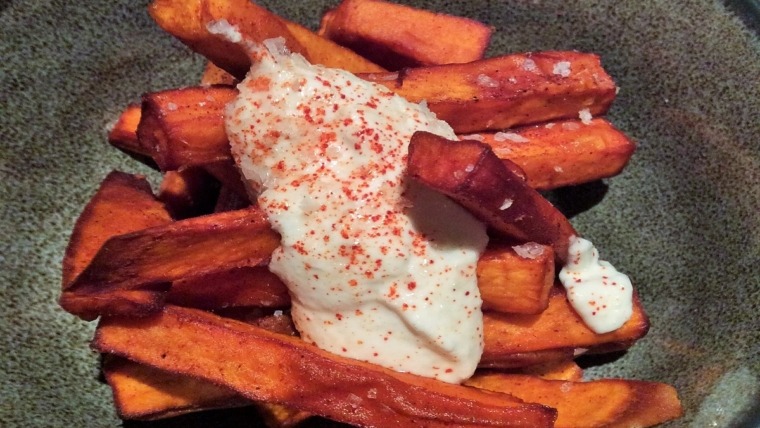 sweet potato chips with sauce in bowl