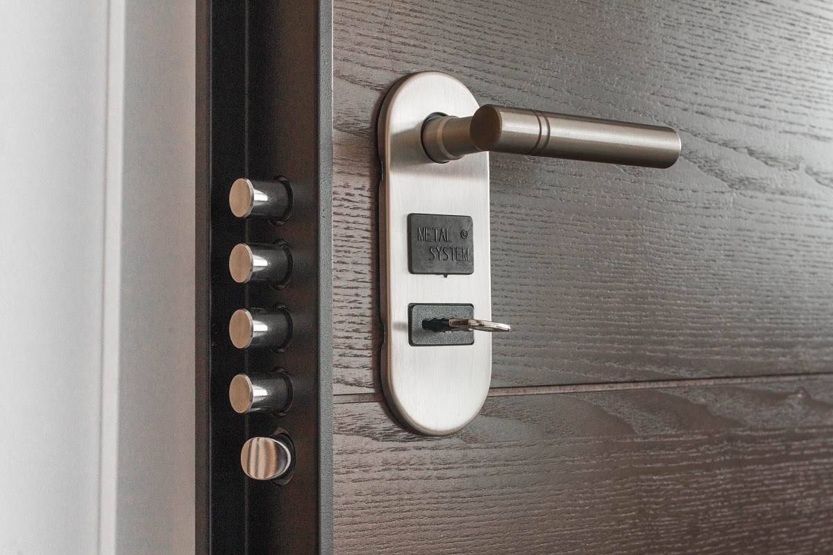 door handle and locking mechanism