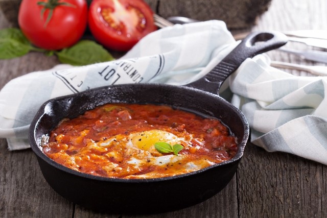 eggs in sauce in cast iron pan