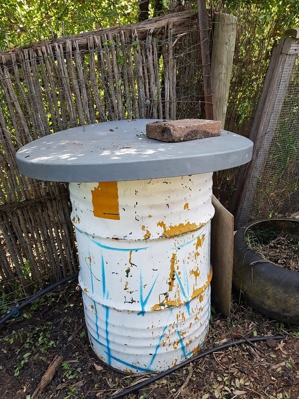 white composting bin with lid