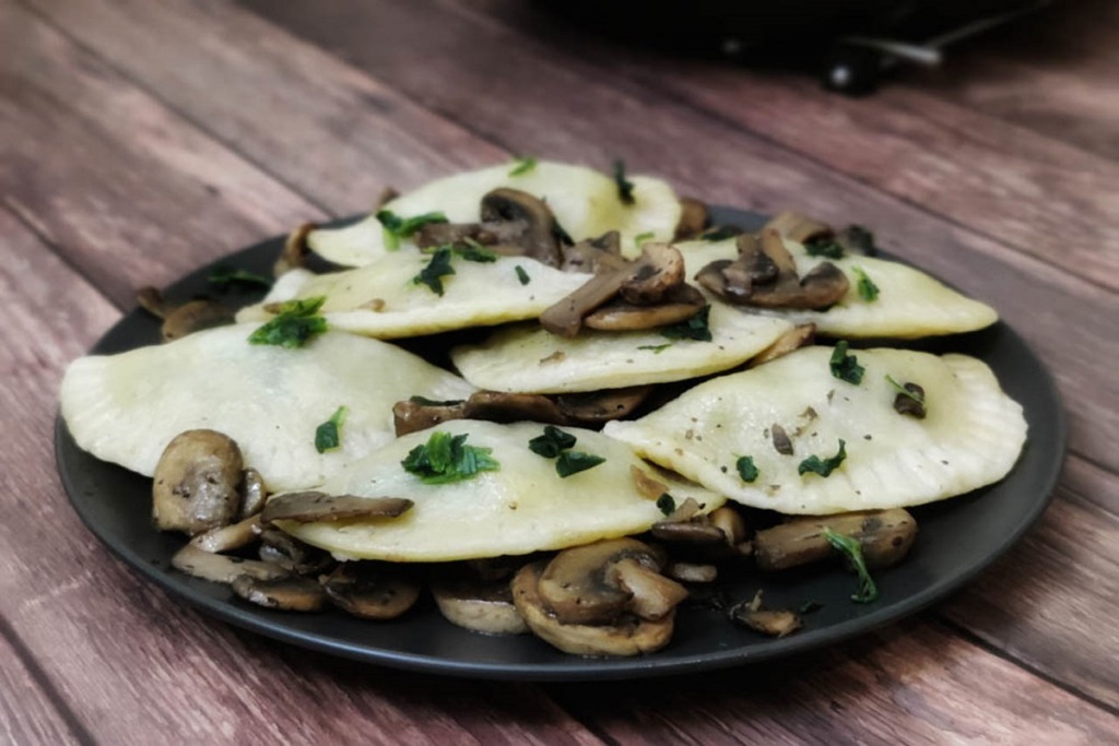 ravioli on plate with mushrooms'